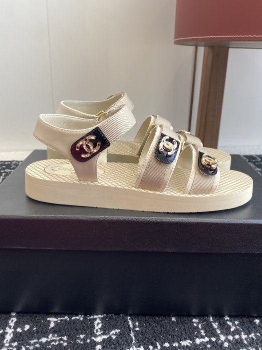 Сандалі жіночі фото 2