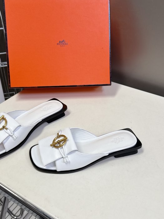 Шлепанцы фото 2