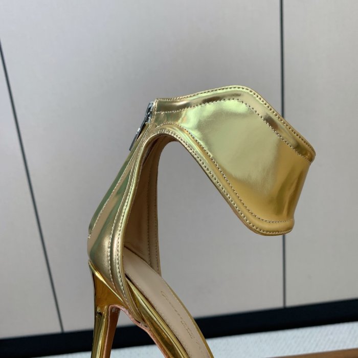 Босоножки фото 9