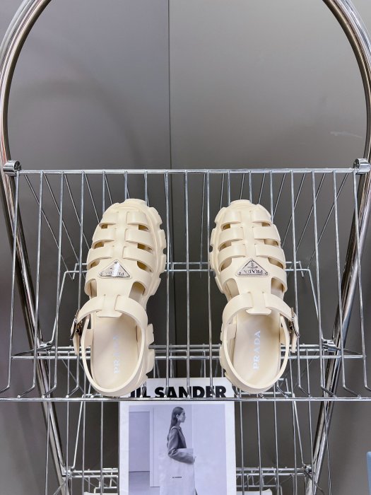 Sandals on platform фото 6