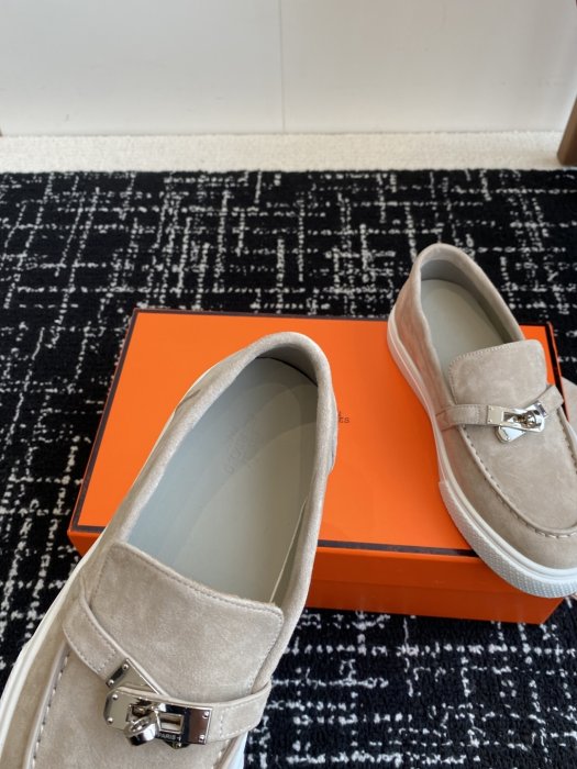 Лоферы кожаные женские фото 8