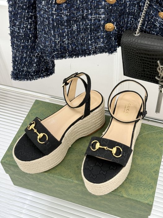 Босоножки фото 2