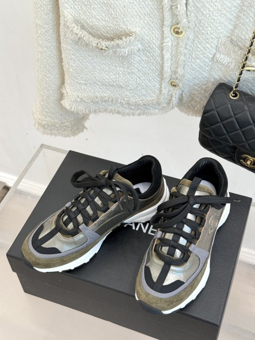 Кроссовки женские фото 2