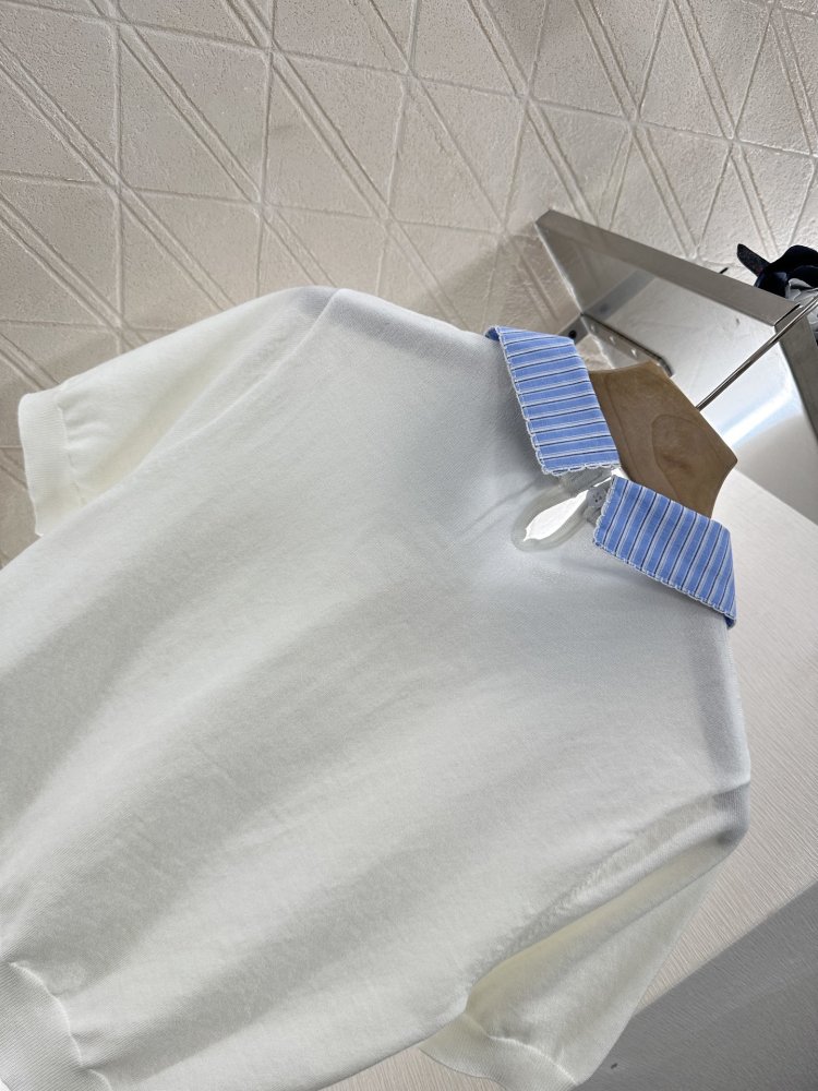 T-shirt women's фото 4