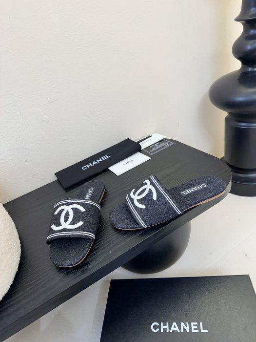 Шлепанцы женские фото 3