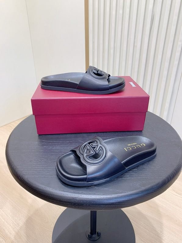 Шлепанцы женские фото 6