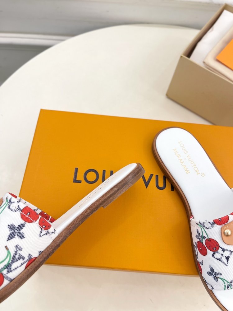 Шлепанцы женские фото 7