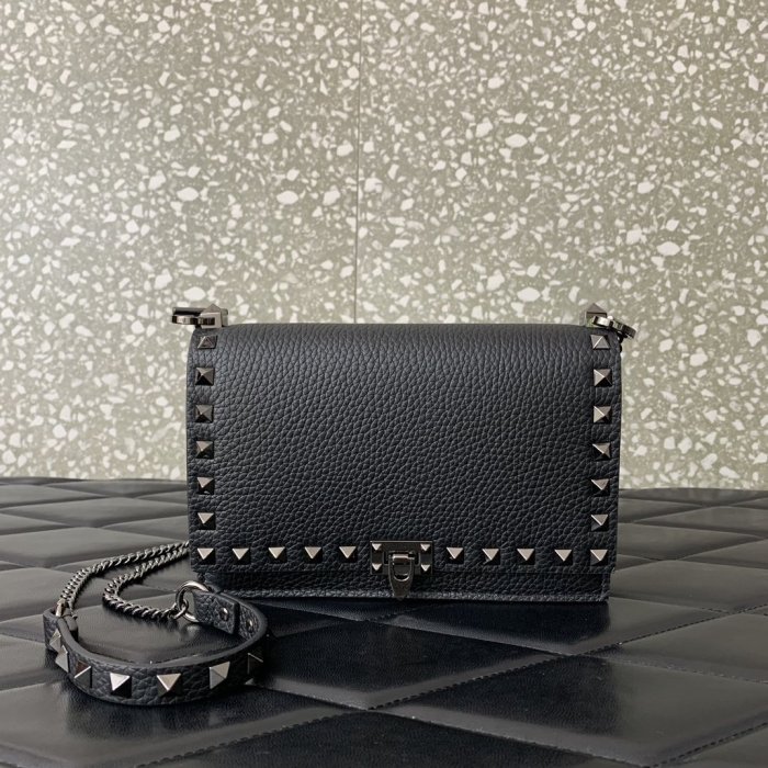 A bag Rockstud women's 18 cm