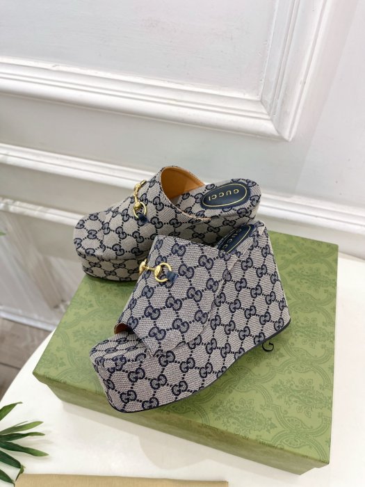 Босоножки фото 3