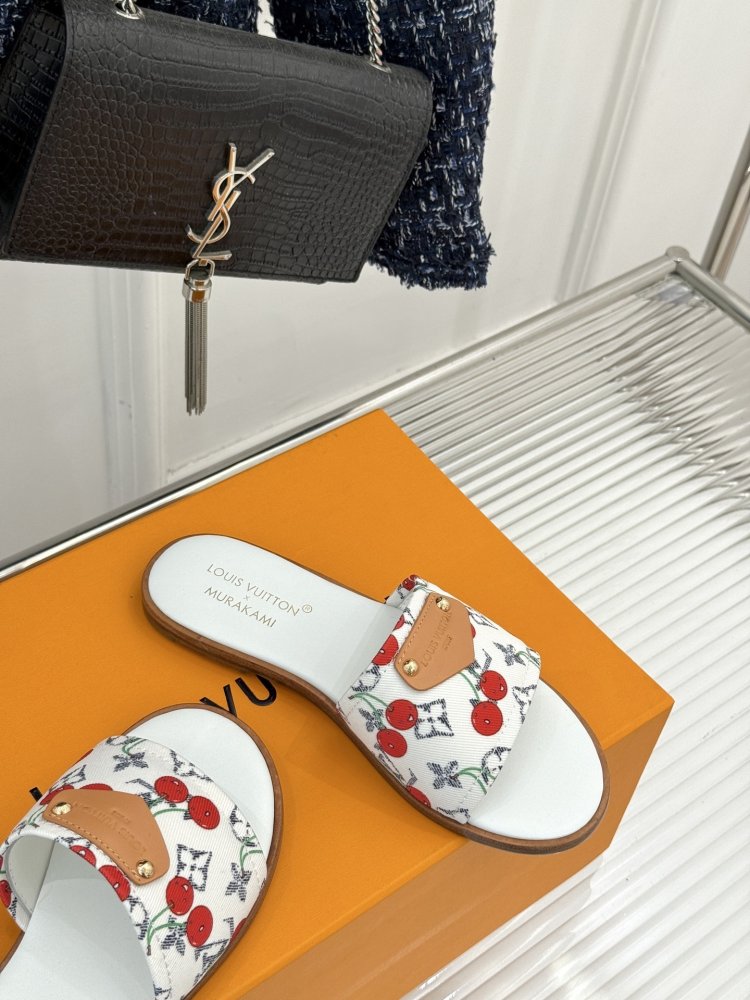 Шлепанцы женские фото 5