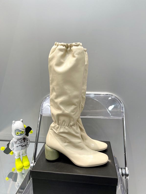 Leather women's boots beige фото 5