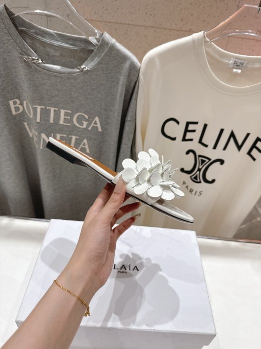 Шлепанцы женские фото 5