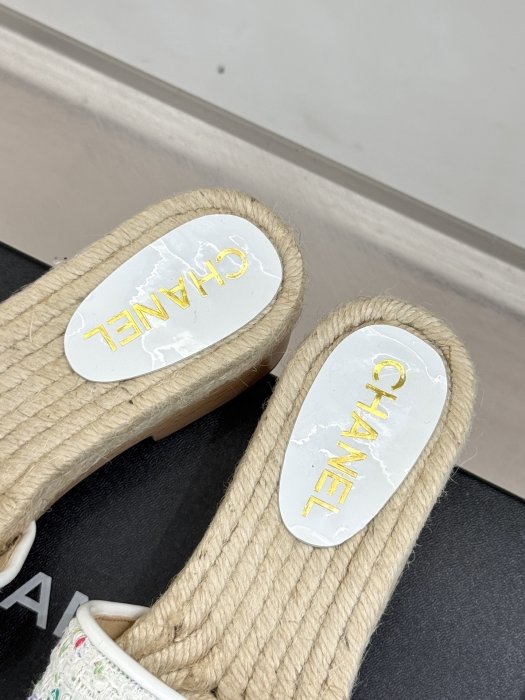 Шлепанцы женские фото 8