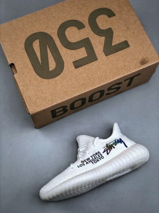 Кросівки Adidas Yeezy Boost 350V2 фото 3