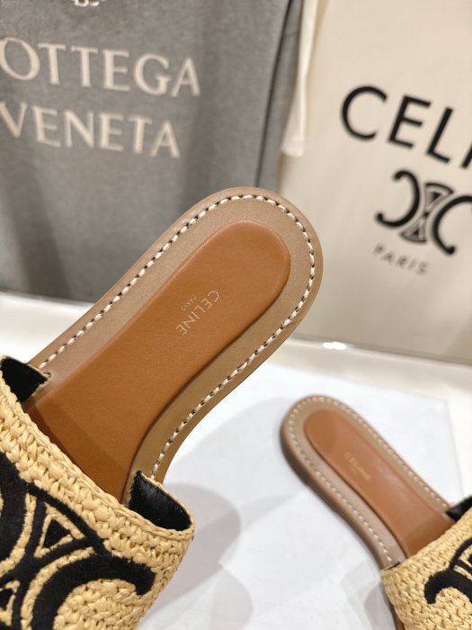 Шлепанцы женские фото 6