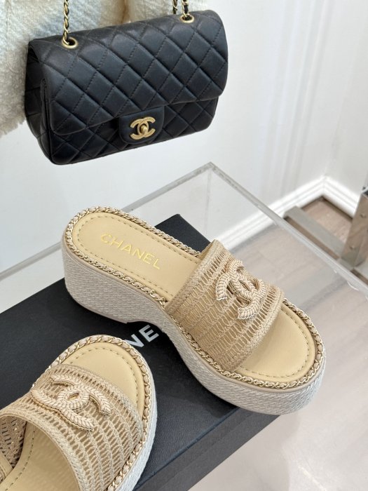 Шлепанцы женские фото 5