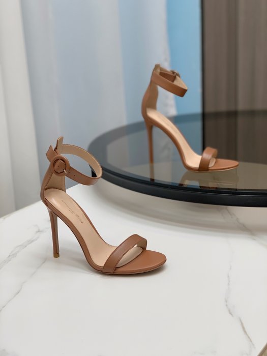 Босоножки фото 7