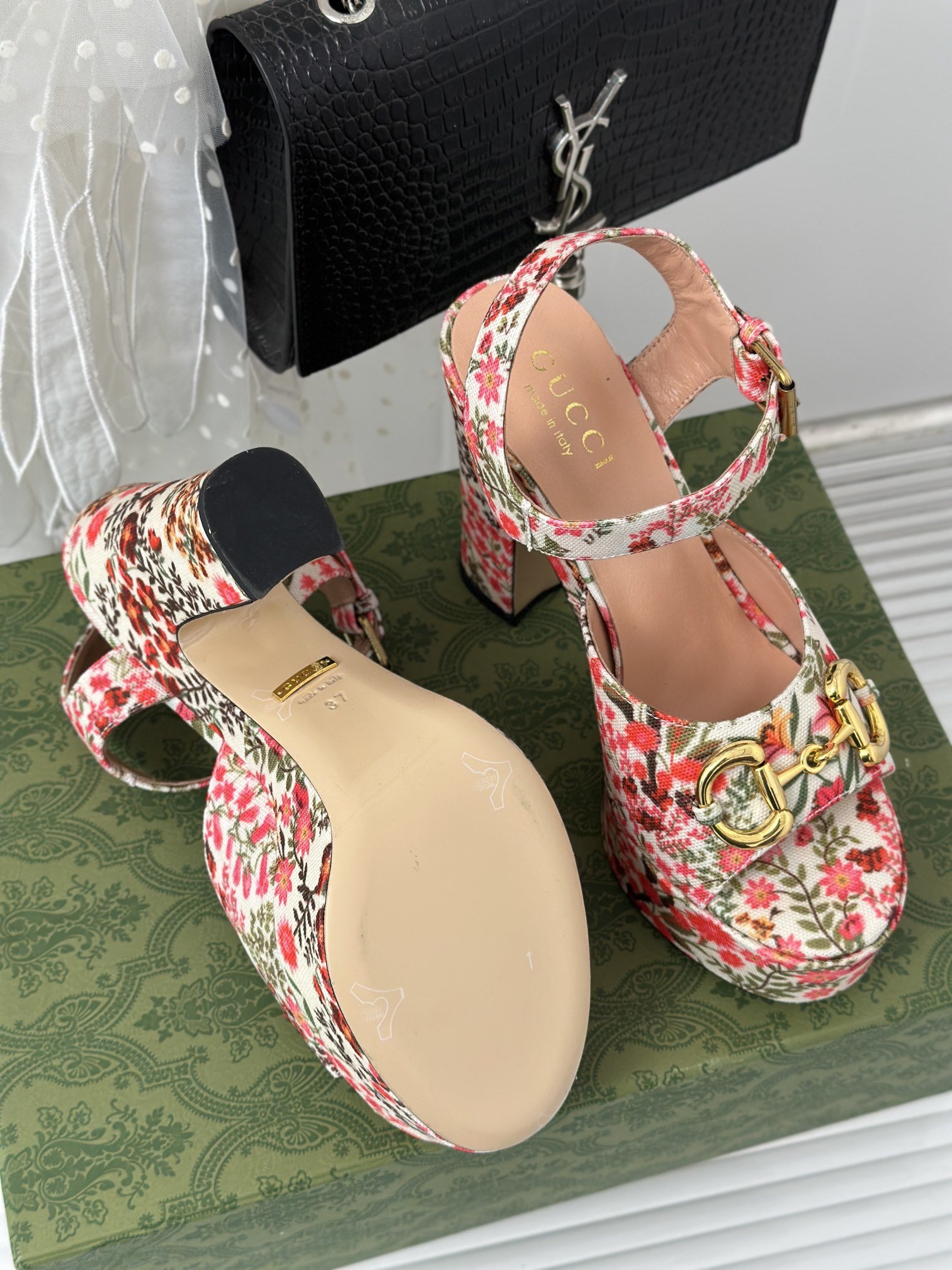 Sandals from flower print on high heel фото 9