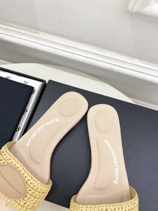 Шлепанцы женские фото 8