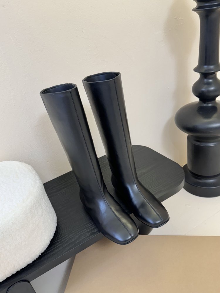 Чоботи жіночі