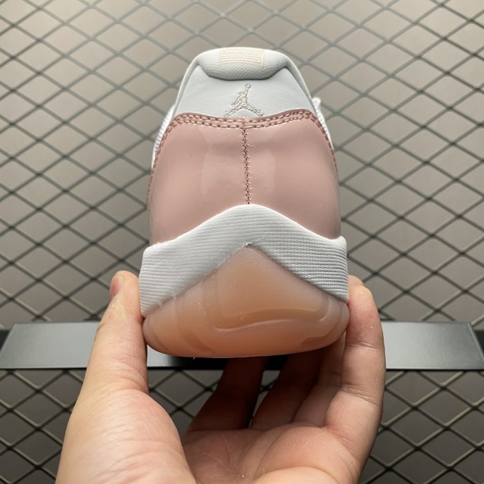 Кроссовки Air Jordan 11 Low SE фото 2