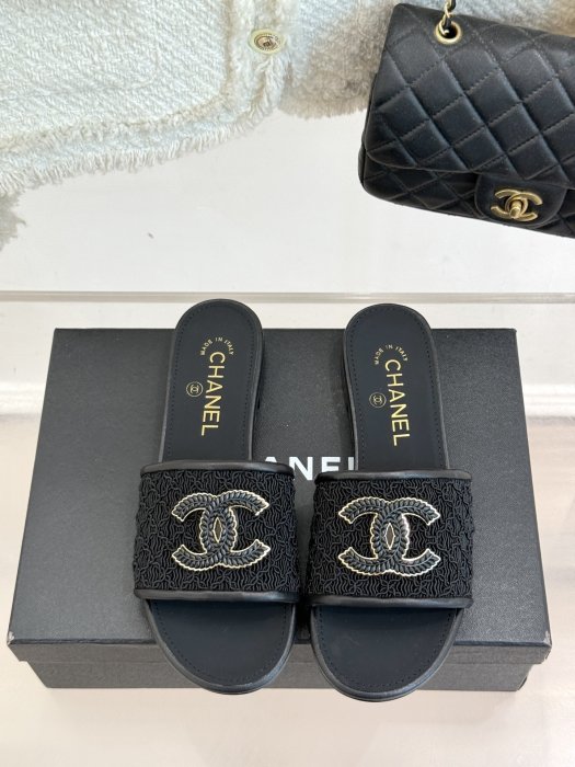 Шлепанцы женские фото 4