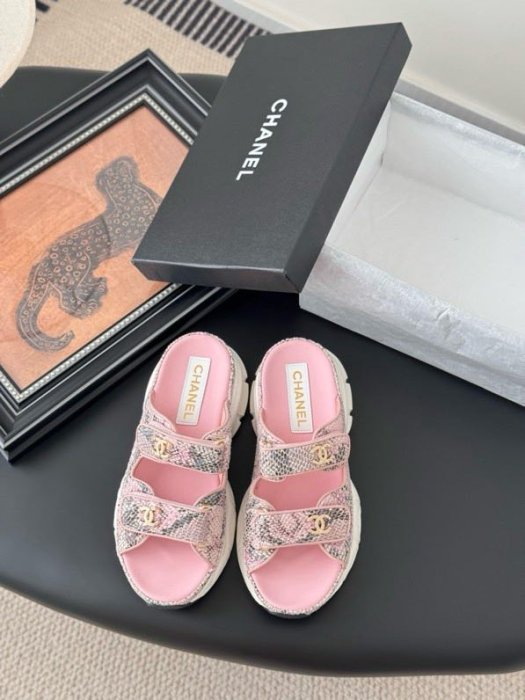 Шлепанцы женские фото 2