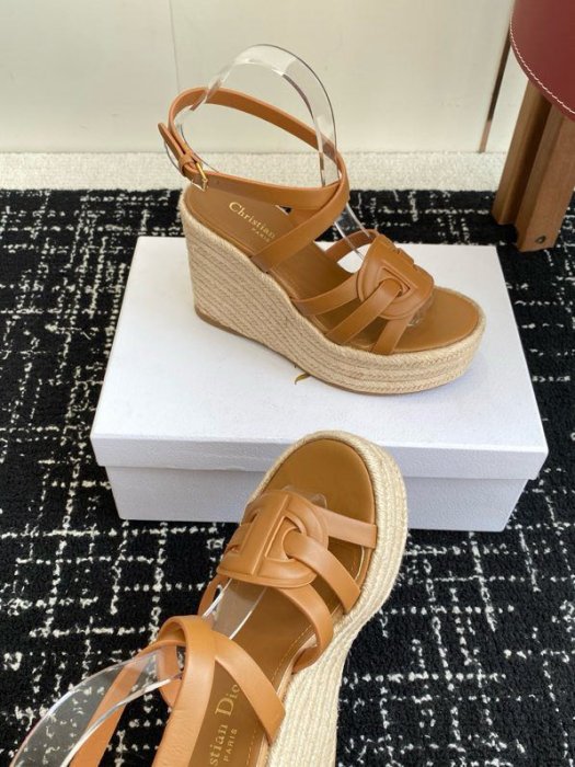 Sandals on platform фото 3