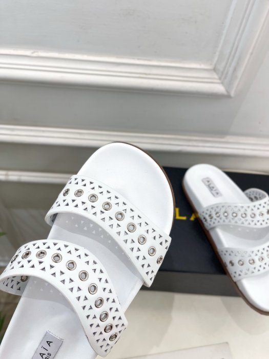 Шлепанцы женские фото 6