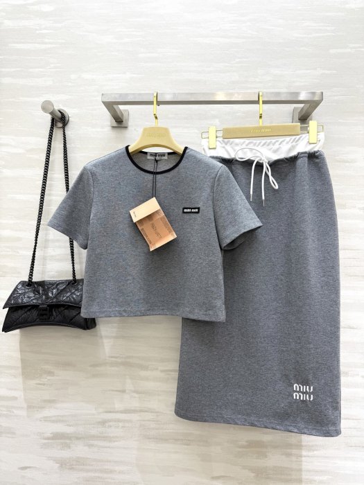 Костюм женский