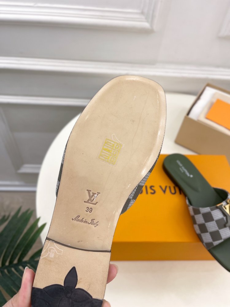 Шлепанцы женские фото 9