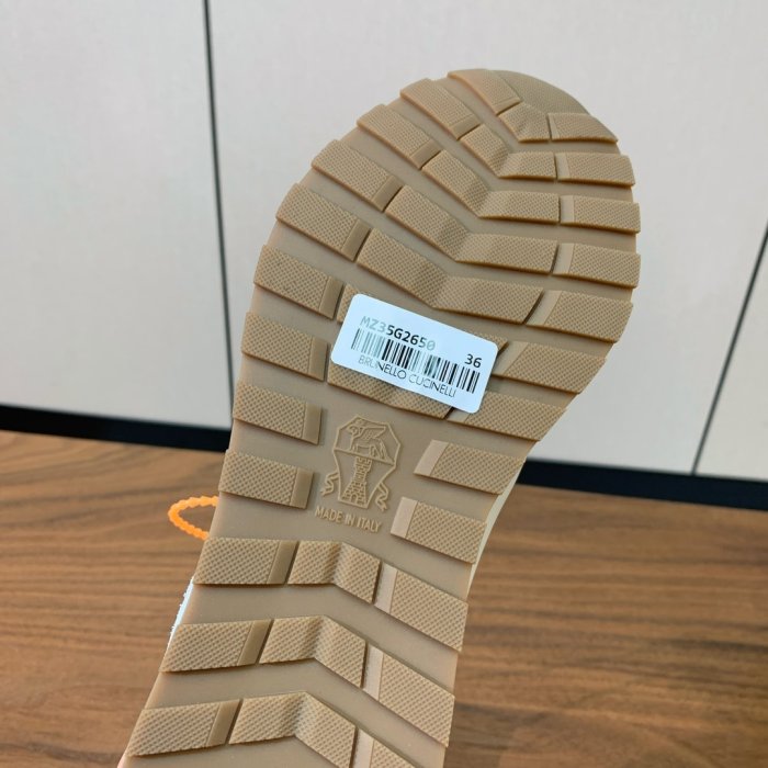 Кроссовки женские фото 8