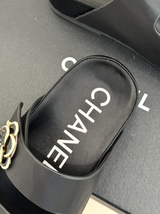 Шлепанцы фото 8