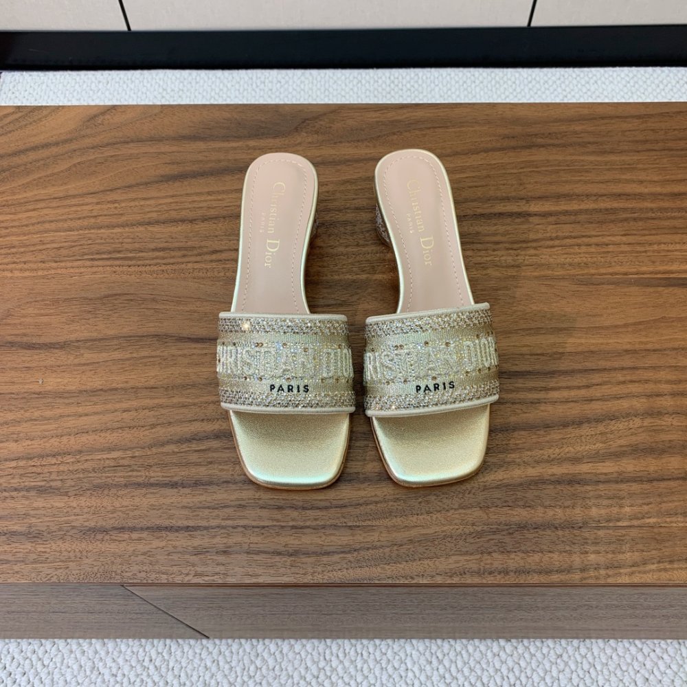 Шлепанцы женские