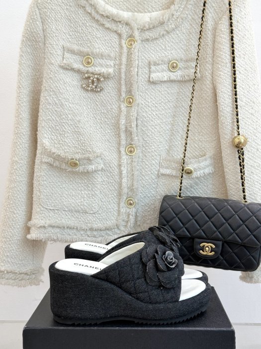 Шлепанцы женские