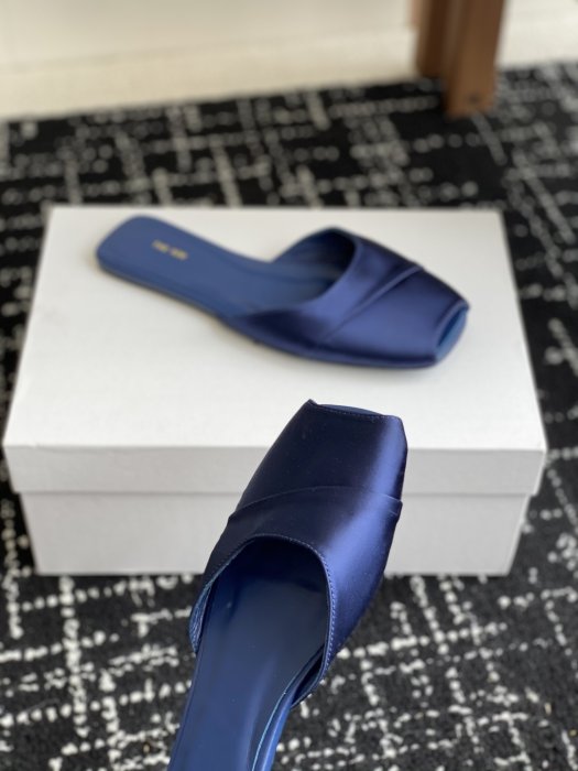 Шлепанцы женские фото 6