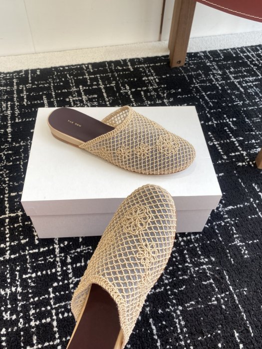 Шлепанцы женские фото 6