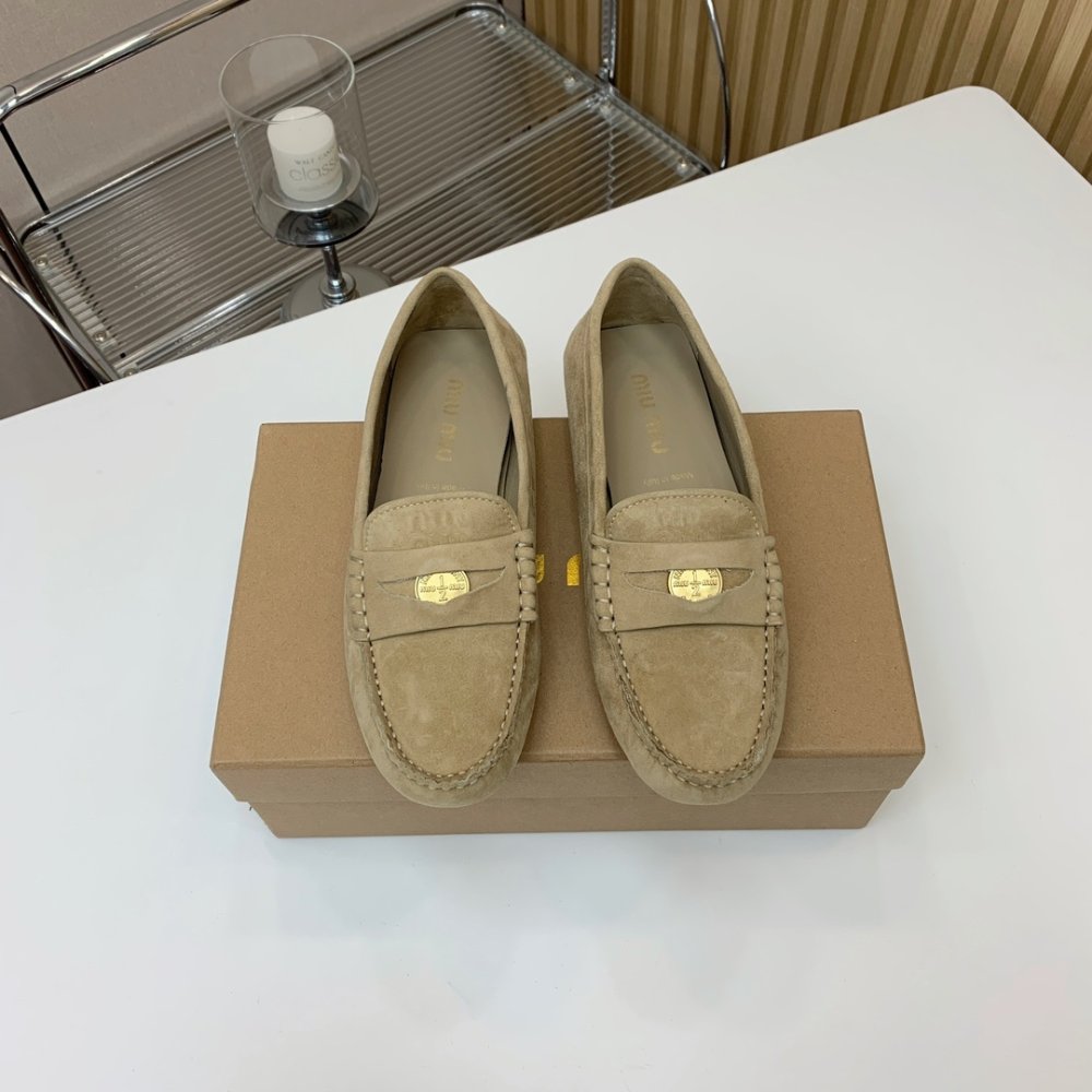 Лоферы женские