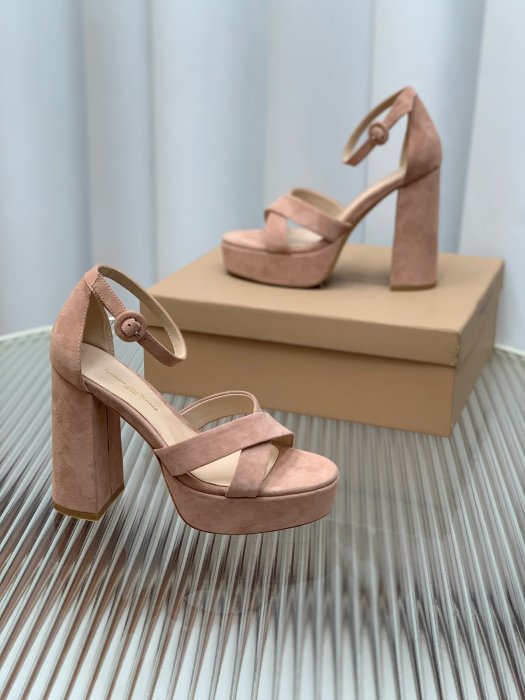 Босоножки фото 3