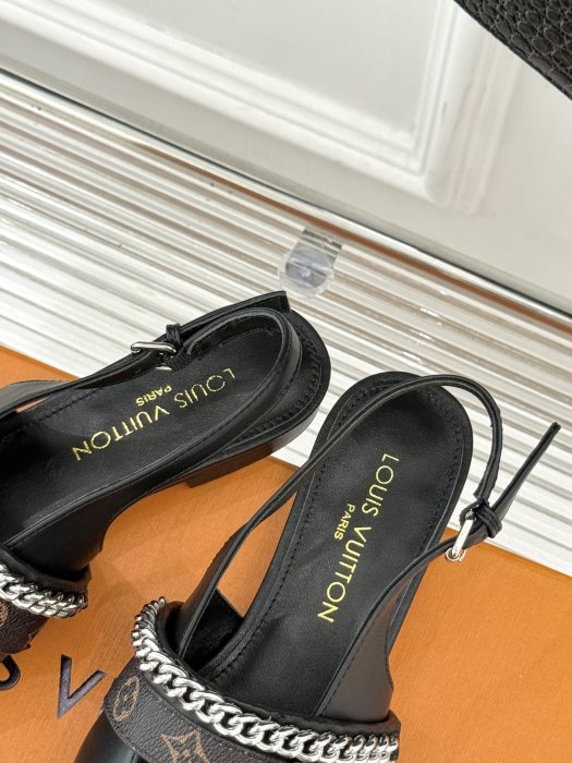 Босоножки фото 8