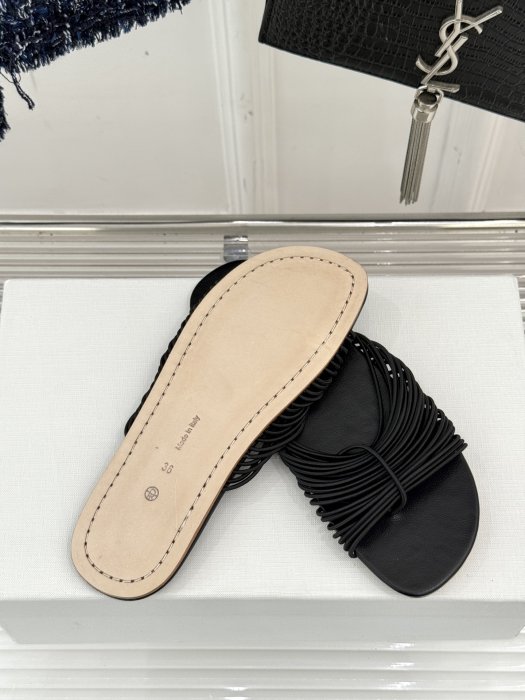 Шлепанцы женские фото 9