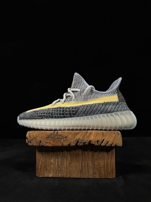 Кросівки Yeezy 350V2