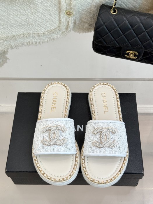 Шлепанцы женские фото 4