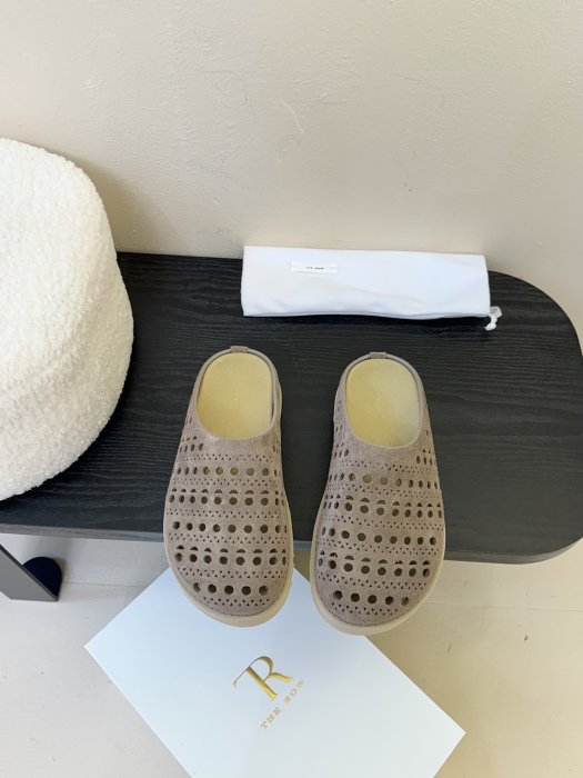 Шльопанці жіночі