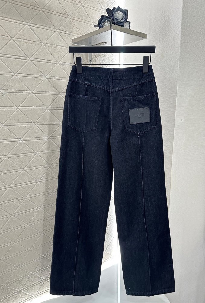 Джинсы женские фото 2