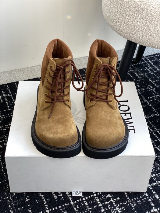 Boots women's