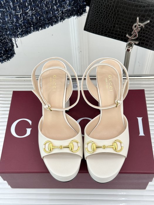 Босоножки фото 4