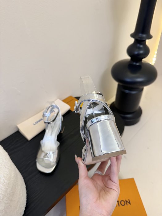 Босоножки фото 6