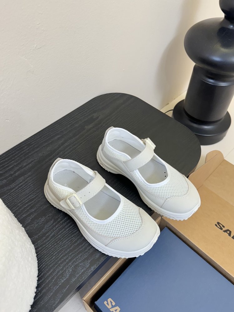 Кроссовки женские