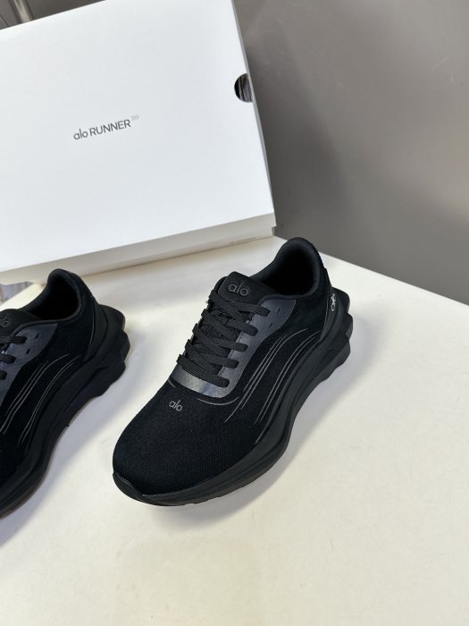 Кросівки жіночі фото 3